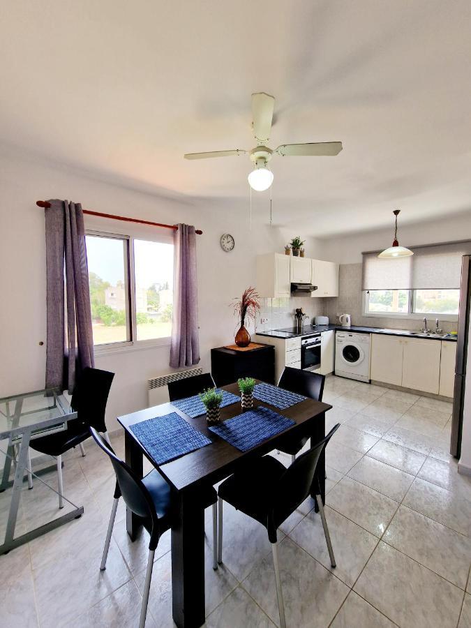 Emma'S Place, 2 Bedroom Apartment With Pool View Paphos Exterior foto